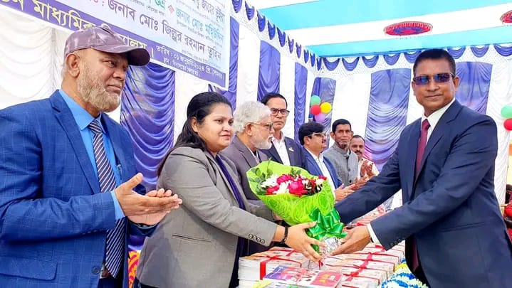 ঐতিহ্যবাহী চরফ্যাশন টাউন মাধ্যমিক বিদ্যালয়ে বই বিতরণ  উৎসব ২০২৪ অনুষ্ঠিত