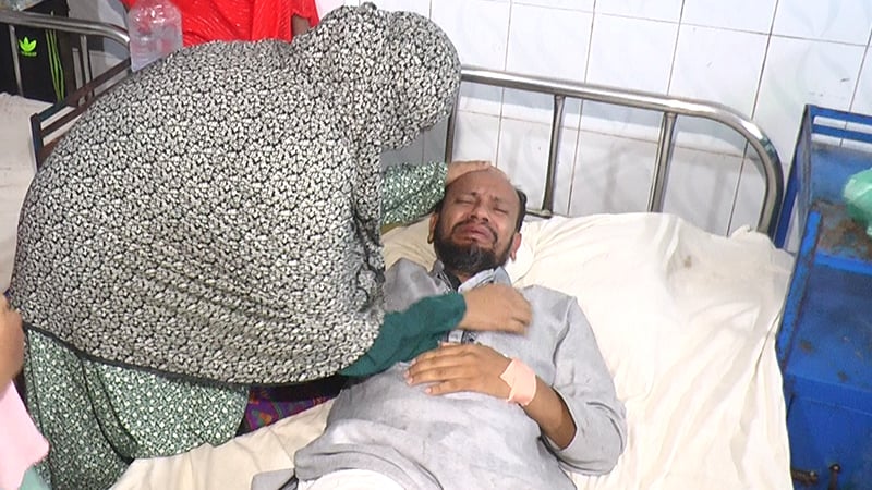 ভোলায় শিক্ষকের উপর হামলা, আহত অবস্থায় থানায় আশ্রয়