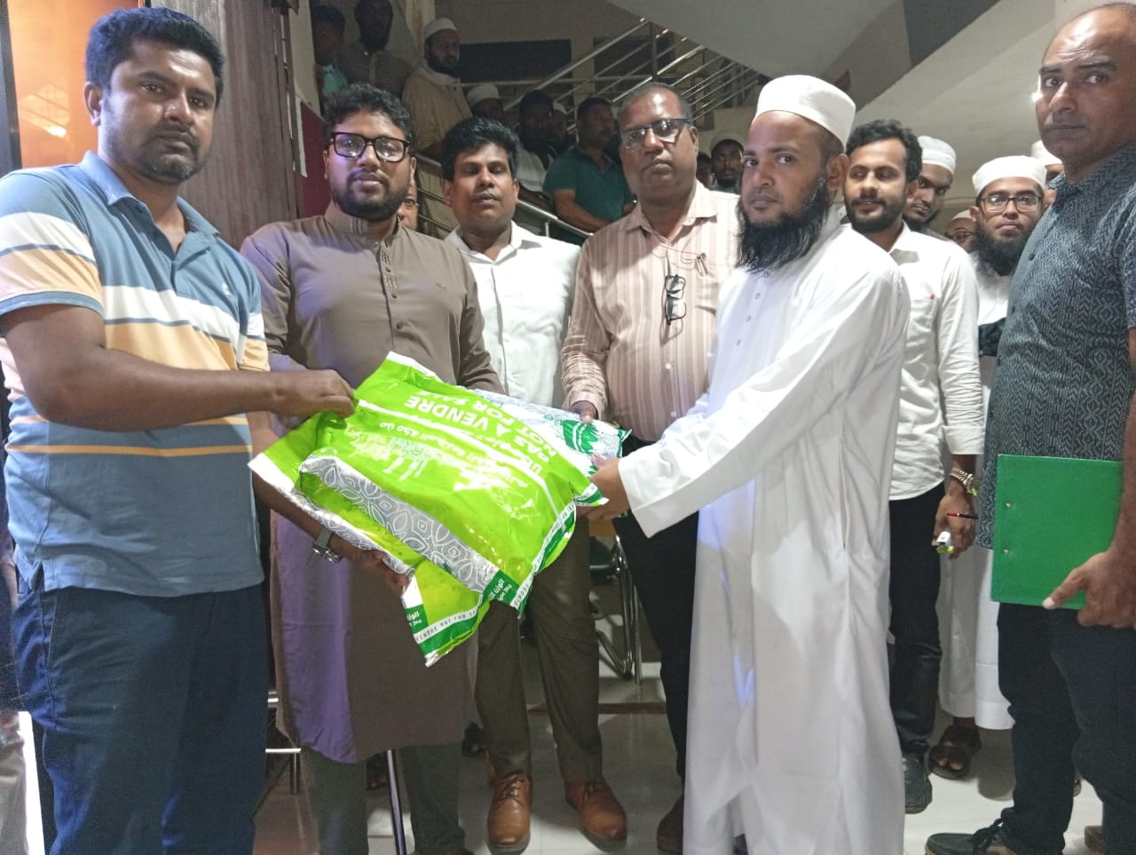 বোরহানউদ্দিনে সৌদি আরবের উপহার দুম্বার মাংস ৫৪ এতিমখানায় বিতরণ