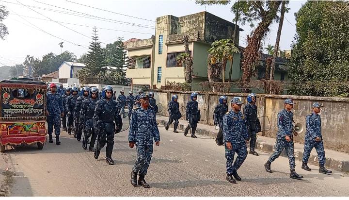 ত্রয়োদশ জাতীয় সংসদ নির্বাচন উপলক্ষে আইনশৃঙ্খলা রক্ষায় বোরহানউদ্দিনে যৌথবাহিনীর টহল