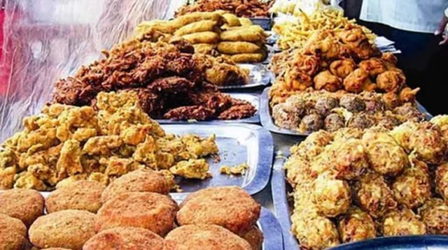 রমজানে ইফতার হোক স্বাস্থ্যকর:  ভাজাপোড়া খাবারে লুকিয়ে থাকা স্বাস্থ্যঝুঁকি