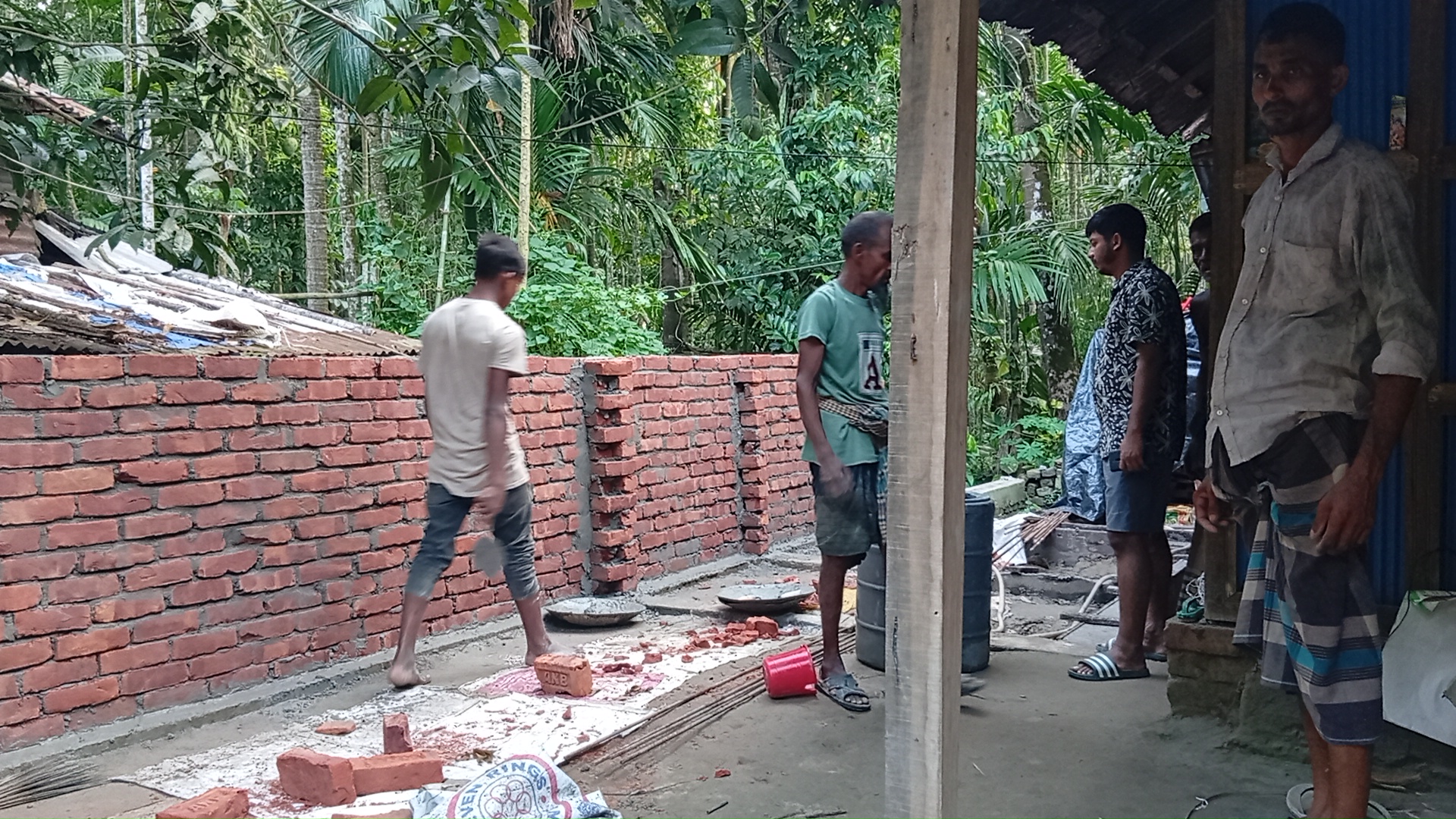 বোরহানউদ্দিনে জোরপূর্বক জমি দখলচেষ্টার অভিযোগ, আদালতের নোটিশ জারি