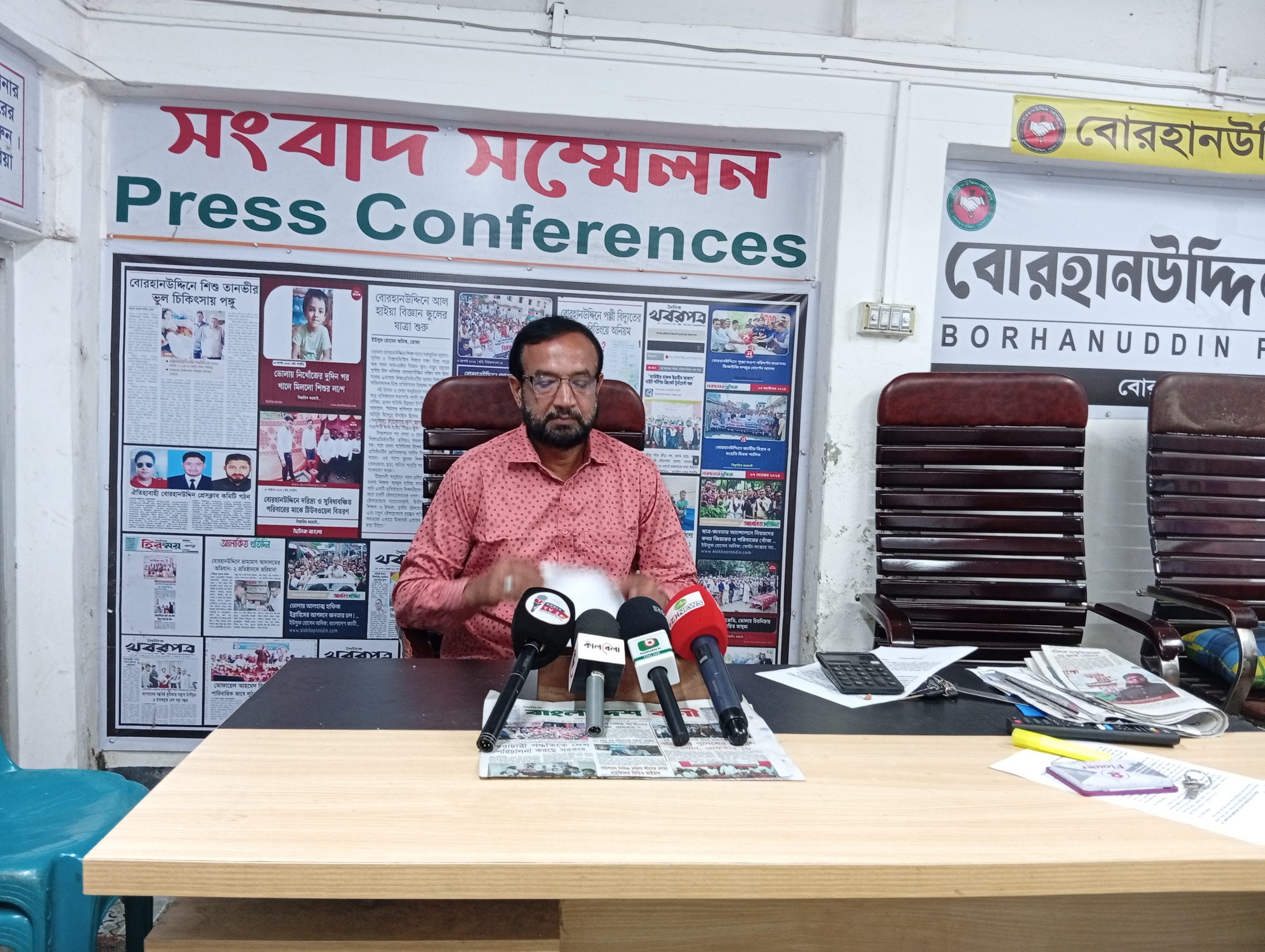 বোরহানগঞ্জে বিধবা নারীর অভিযোগের প্রতিবাদে নিরব মিয়াজীর সংবাদ সম্মেলন