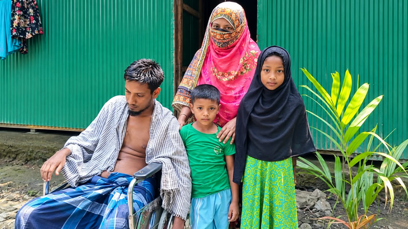 তিন সন্তানের ভবিষ্যৎ অনিশ্চিত, অসুস্থ বাবার চিকিৎসায় অসহায় পরিবার
